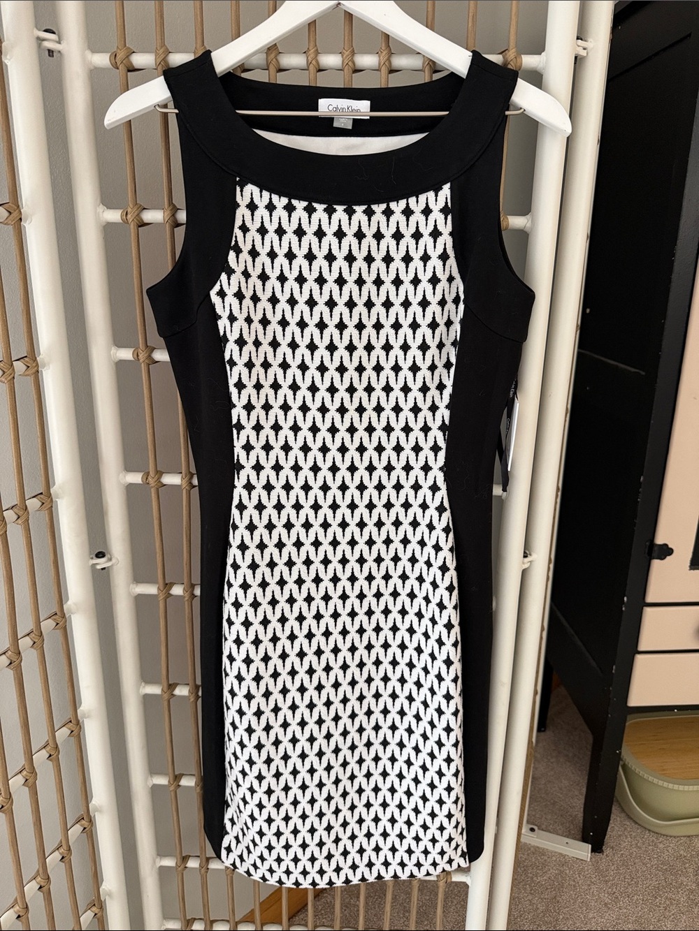 NWT Calvin Klein Black and White Geometric Sheath Dress Size 6